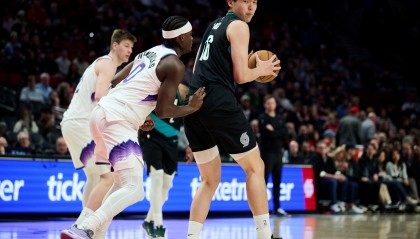 拓媒：领先30分就给杨瀚森2分钟 只要他没打出联盟最差的表现就行